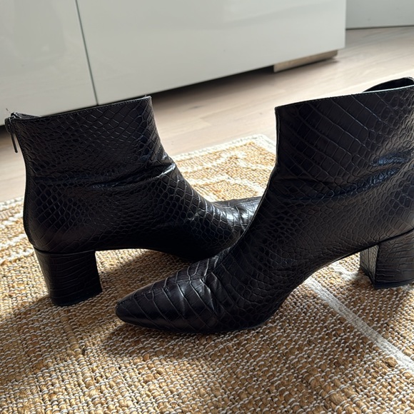 Vince Brown Alligator-Effect Leather Ankle Boots - Picture 4 of 6